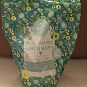 Scentsy Aloe Water & Cucumber Soak - Green and Yellow